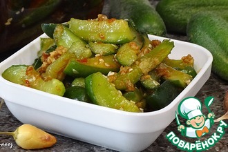 Кисло-сладкие огурцы с кунжутом