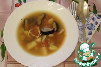 Грибной суп с кальмаром