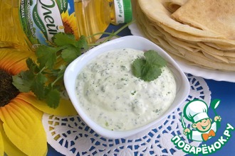 Cметанный соус с чесноком и кинзой