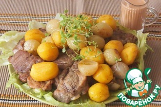 Свиные стейки с картофелем и луком