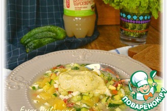 Окрошка с колбасой и соусом песто