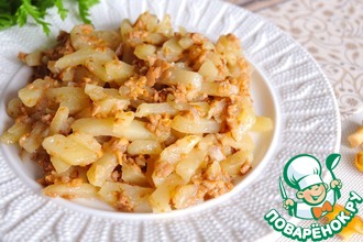 Тушеные лисички с луком и картофелем
