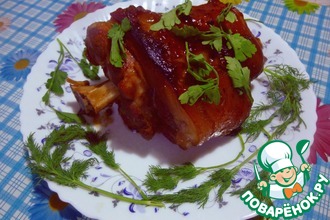 Аппетитная свиная рулька с хрустящей корочкой