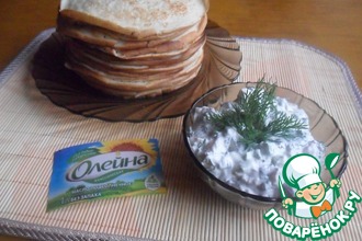 Сметанные блины с селёдочным соусом