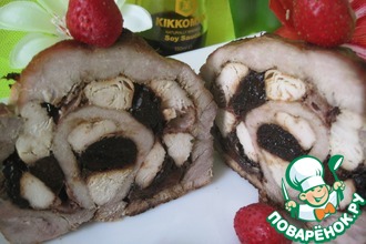 Свинина с клубникой, черносливом и куриным филе