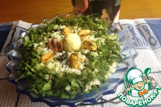 Рисовый салат с морепродуктами