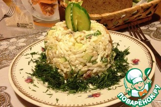 Рисовый салат с копчёной рыбой