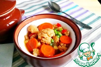 Капустный суп с индейкой в горшочке