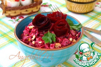 Салат с курицей, свеклой и черносливом