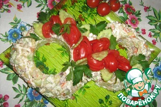 Салат с копченой рыбой и огурцами