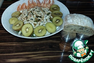 Салат с кальмарами, грибами и овощами