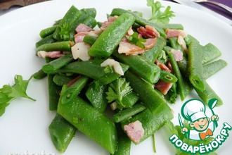 Салат из стручковой фасоли с беконом