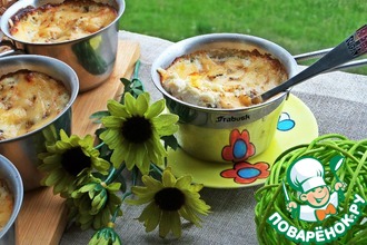 Жульен с салями, гречкой и горошком