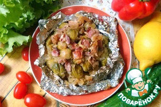 Брюссельская капуста-гриль с луком и беконом