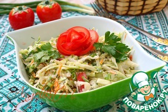 Летний салат с сырой морковью