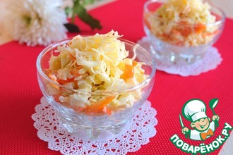 Салат овощной с сыром и яблоком