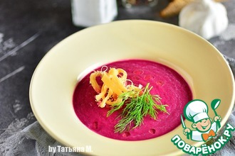 Свекольный суп-пюре с сушеным кальмаром