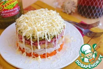 Салат с курицей и колбасой