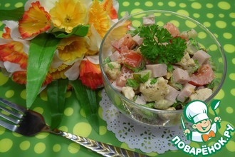Салат с курицей и ветчиной
