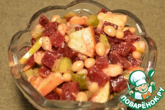Овощной салат с фасолью и яблоком