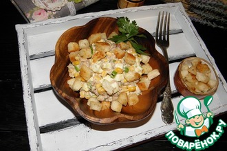 Салат из печени трески с гренками