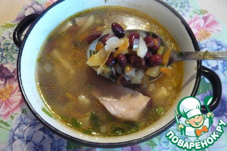 Суп с фасолью и маринованными огурцами