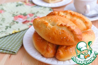 Расстегаи с курицей и лисичками
