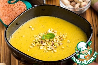 Чечевичный суп с мятой и фисташками