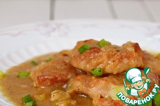 Свинина, тушенная с яблоками и луком