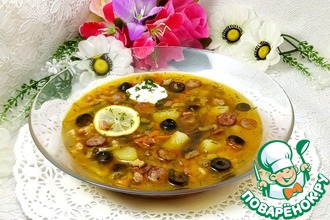 Суп-солянка с грибами и копченостями