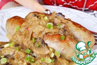 Купаты в луково-грибном соусе