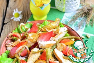Летний салат с куриной грудкой
