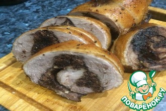 Утиный рулет с черносливом и орехами