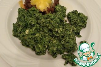 Замороженный шпинат на сковороде