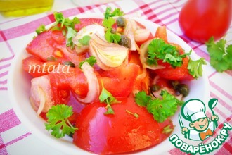 Томатный салат с каперсами
