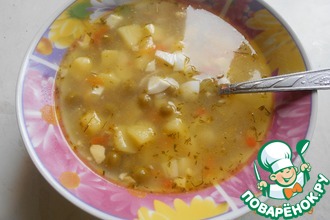 Суп с зелёным горошком и яйцом
