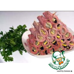 Колбасные трубочки с орехами