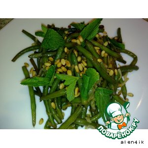 Зеленая фасоль с мятой и кедровыми орешками