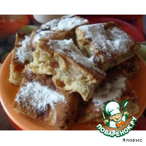 Шарлотка с яблоками и изюмом