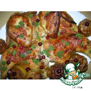 Жареная курочка с печеными яблоками