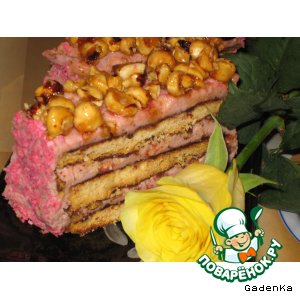 Торт землянично-кокосовый с глазированными орешками