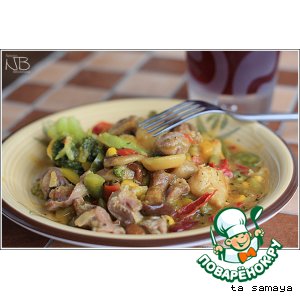 Куриные желудки с опятами и овощами в кисло-сладком соусе