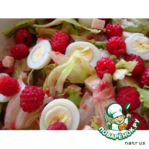 Салат с малиной и перепелиными яйцами