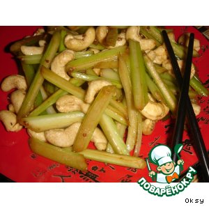 Жареный сельдерей с кешью по-китайски
