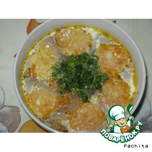 Мясной бульон с сырными лепeшками