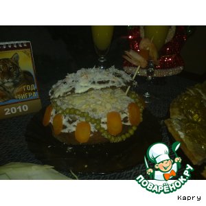 Сундучок с елочными игрушками