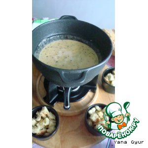 Сырное фондю с сухариками