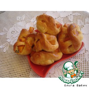 Открытые булочки с персиком