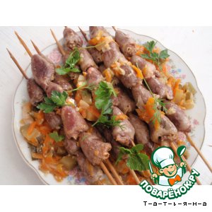 Куриные сердечки на шпажках