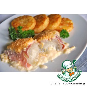 Салатный цикорий с ветчиной под сырным соусом
